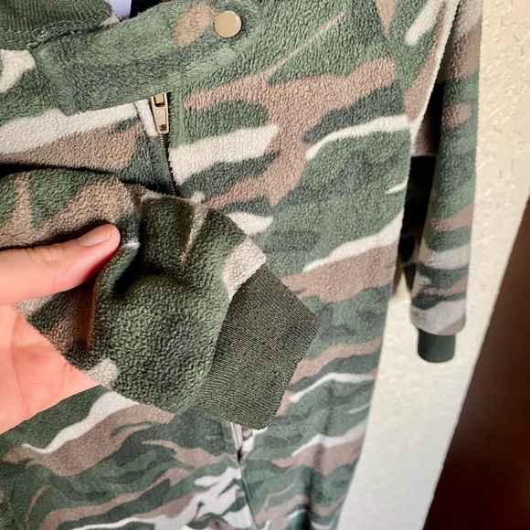 Fleece Jammies Camo-Print - Picture 6 of 9